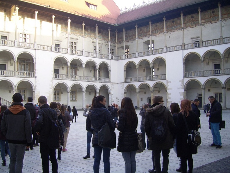 15. Krakkó Wawel A királyi palota udvara.jpg