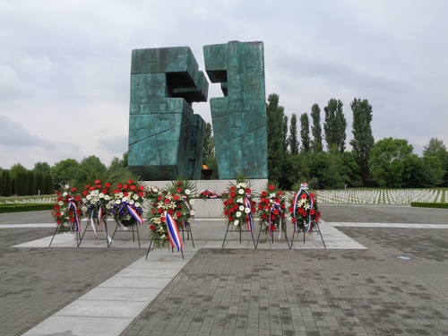 11. Vukovári hősi temető.JPG